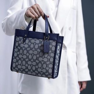 Field Tote 22 In Signature Jacquard